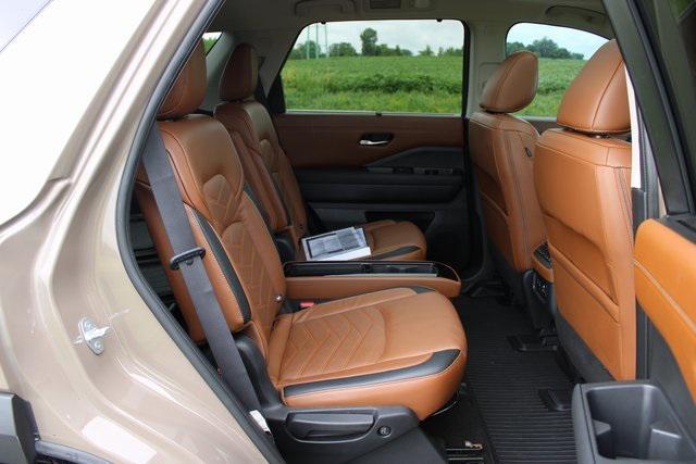 Photo of 2023 Baja Storm/Super Black Roof Nissan Pathfinder