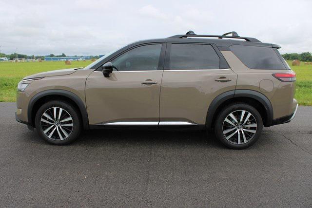 Photo of 2023 Baja Storm/Super Black Roof Nissan Pathfinder