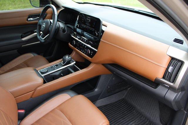 Photo of 2023 Baja Storm/Super Black Roof Nissan Pathfinder