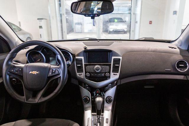 Photo of 2016 Silver Ice Metallic Chevrolet Cruze Limited