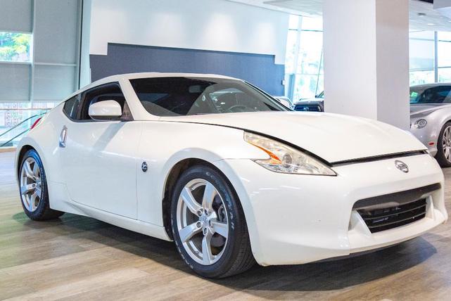 Photo of 2011 Pearl White Nissan 370Z
