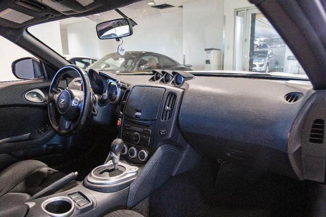 Photo of 2011 Pearl White Nissan 370Z