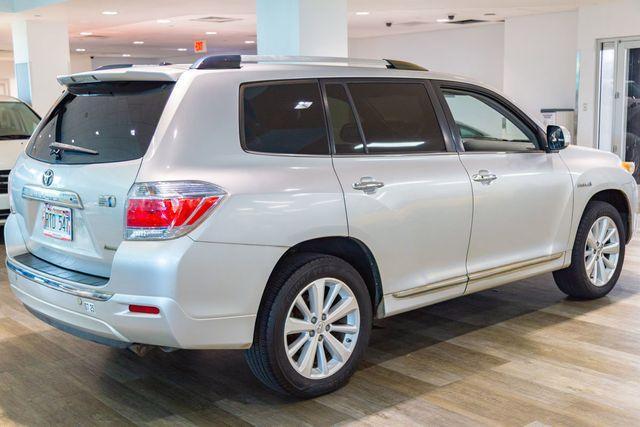 Photo of 2012 Classic Silver Metallic Toyota Highlander Hybrid