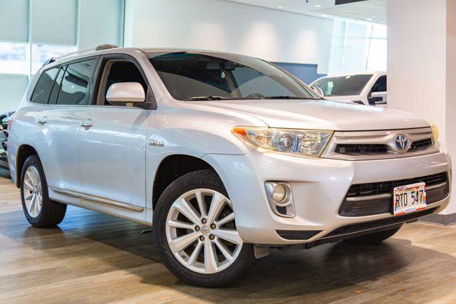 Photo of 2012 Classic Silver Metallic Toyota Highlander Hybrid