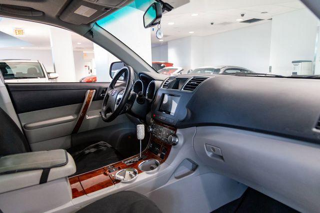 Photo of 2012 Classic Silver Metallic Toyota Highlander Hybrid