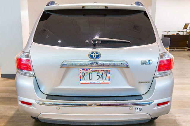 Photo of 2012 Classic Silver Metallic Toyota Highlander Hybrid