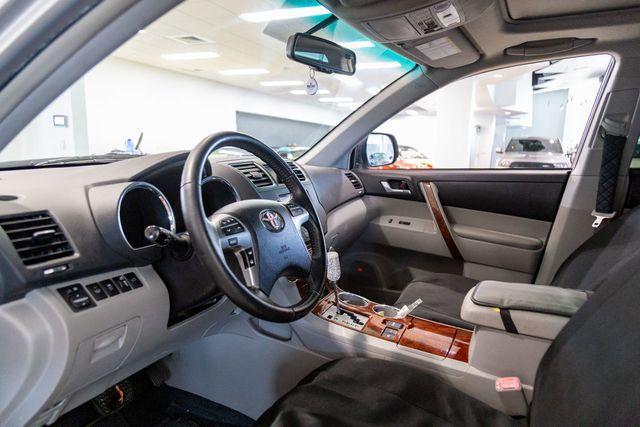 Photo of 2012 Classic Silver Metallic Toyota Highlander Hybrid