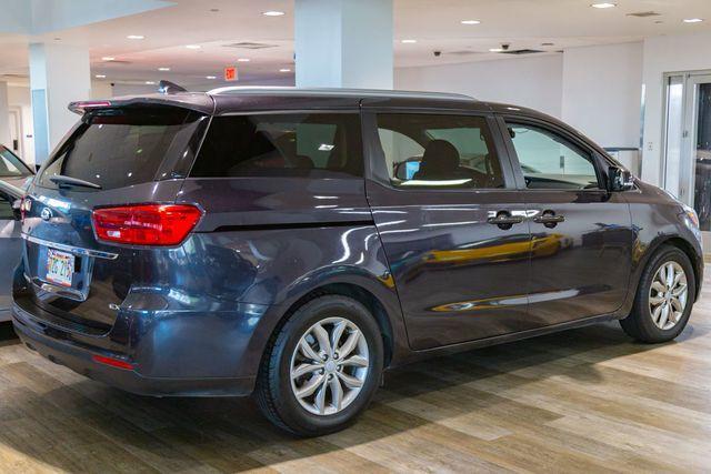 Photo of 2020 Metal Kia Sedona