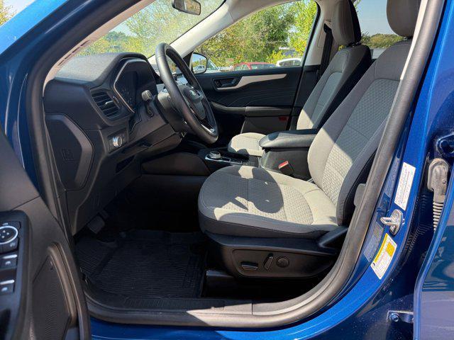 Photo of 2022 Atlas Blue Metallic Ford Escape