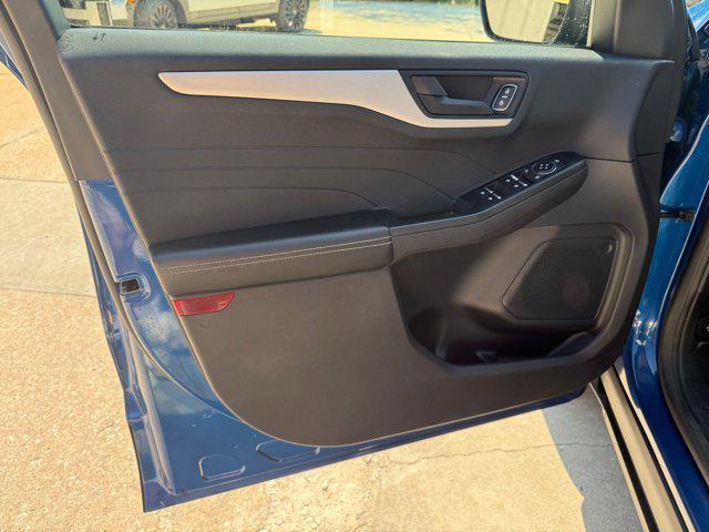 Photo of 2022 Atlas Blue Metallic Ford Escape