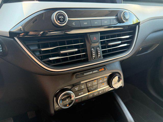 Photo of 2022 Atlas Blue Metallic Ford Escape