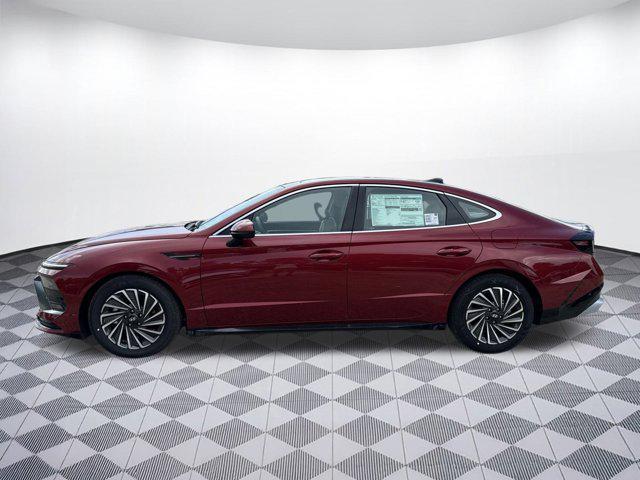 Photo of 2025 Ultimate red Hyundai SONATA Hybrid