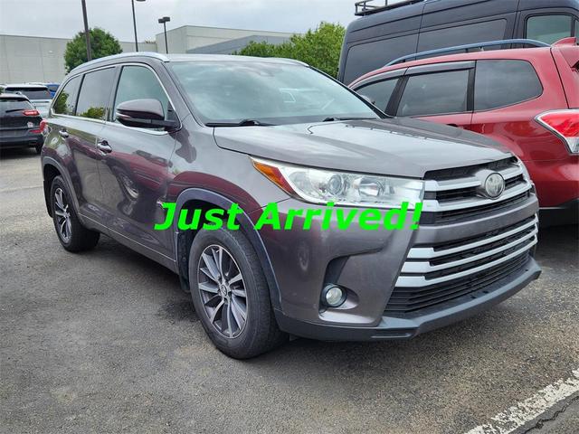 Photo of 2017 Predawn Gray Mica Toyota Highlander