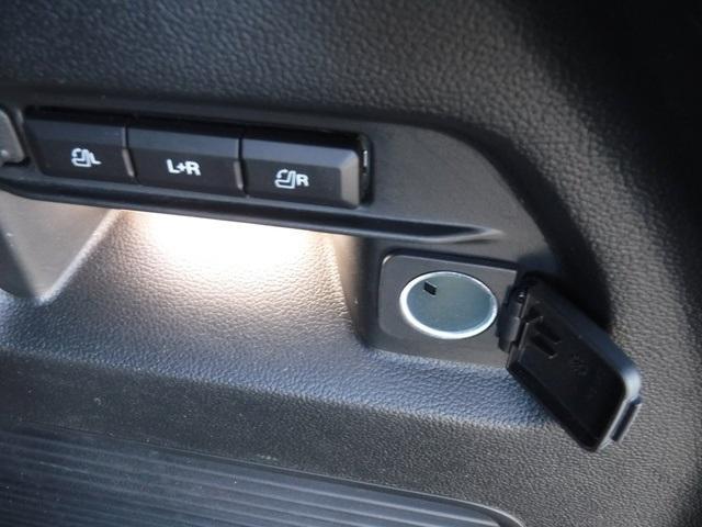 Photo of 2023 Star White Ford Explorer