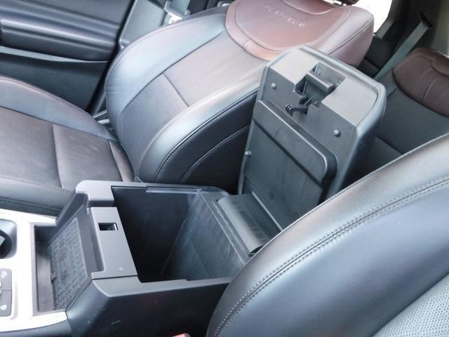 Photo of 2023 Star White Ford Explorer