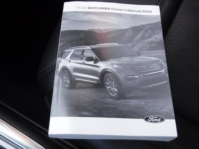 Photo of 2023 Star White Ford Explorer