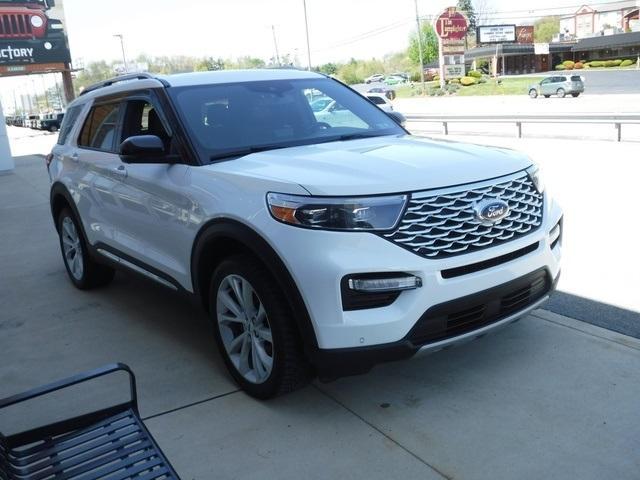 Photo of 2023 Star White Ford Explorer