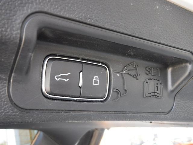 Photo of 2023 Star White Ford Explorer