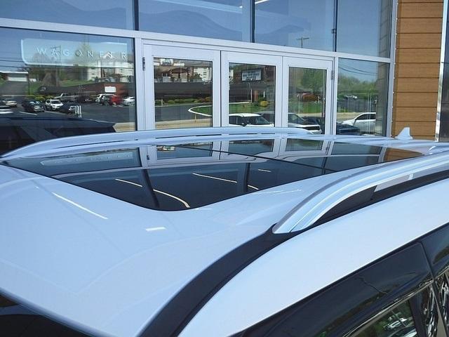 Photo of 2023 Star White Ford Explorer