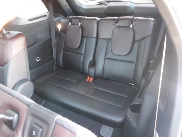 Photo of 2023 Star White Ford Explorer