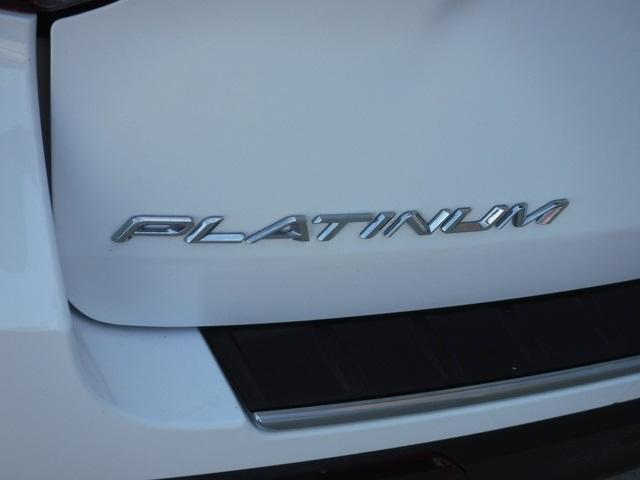 Photo of 2023 Star White Ford Explorer
