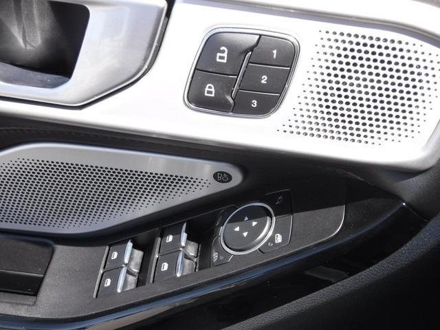 Photo of 2023 Star White Ford Explorer