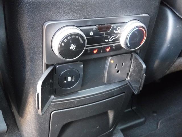 Photo of 2023 Star White Ford Explorer
