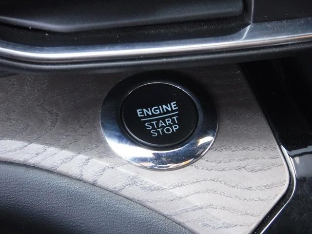 Photo of 2023 Star White Ford Explorer