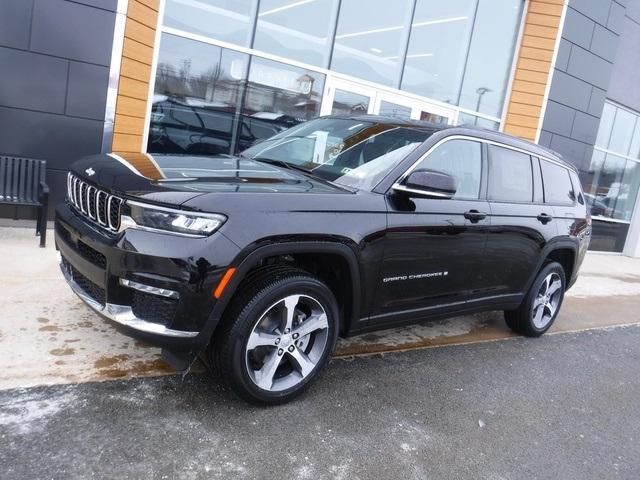 Photo of 2025 Diamond Black Jeep Grand Cherokee L