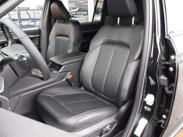 Photo of 2025 Diamond Black Jeep Grand Cherokee L