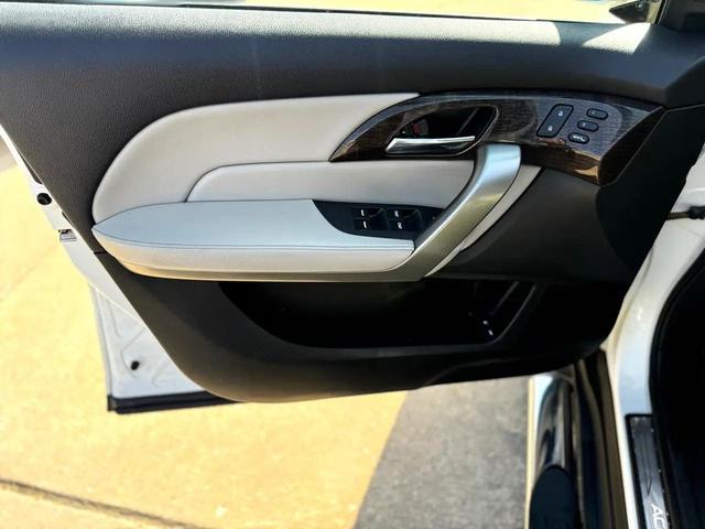 Photo of 2010 Pearl White Acura MDX