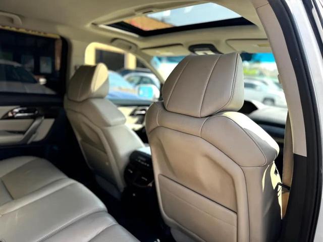 Photo of 2010 Pearl White Acura MDX