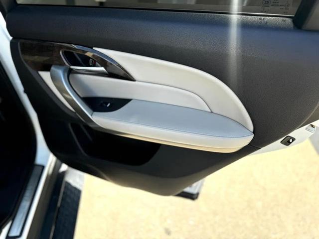 Photo of 2010 Pearl White Acura MDX