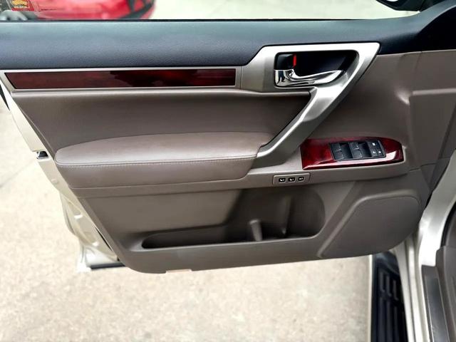 Photo of 2011 Gold Lexus GX 460