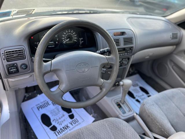 Photo of 2001 Silverstream Opalescent Toyota Corolla