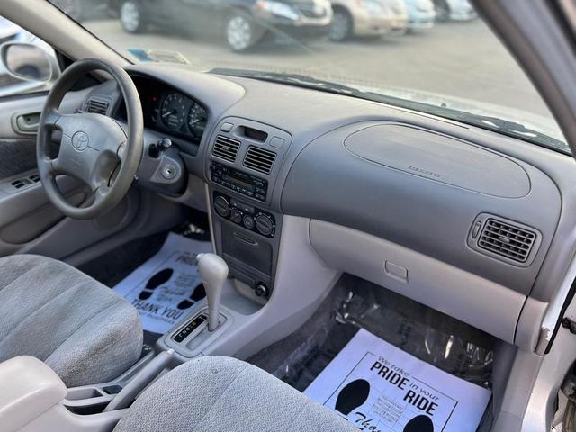 Photo of 2001 Silverstream Opalescent Toyota Corolla