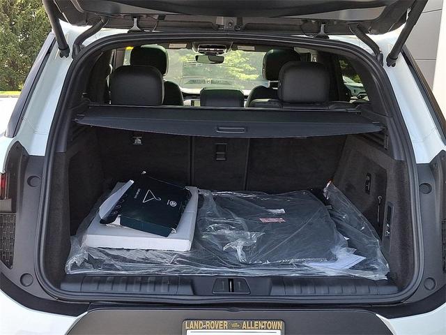 Photo of 2025 Fuji White Land Rover Range Rover Sport