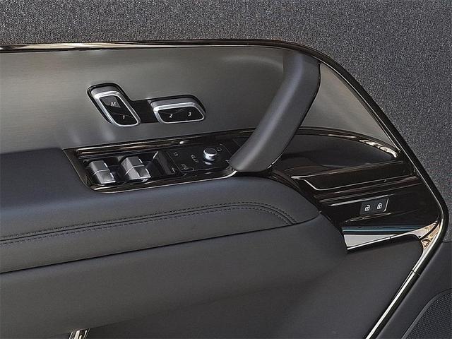 Photo of 2025 Fuji White Land Rover Range Rover Sport