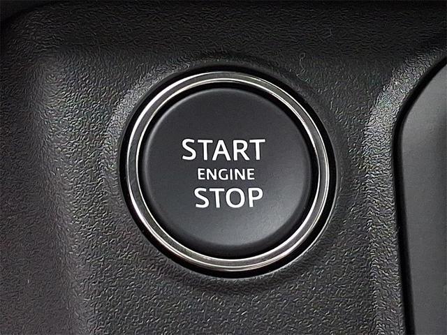 Photo of 2025 Fuji White Land Rover Defender