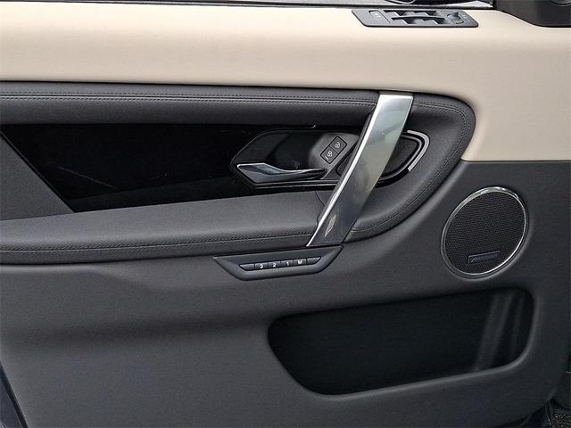 Photo of 2025 Varesine Blue Land Rover Discovery Sport