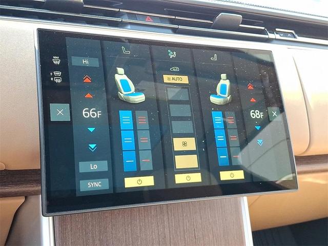 Photo of 2025 Fuji White Land Rover Range Rover
