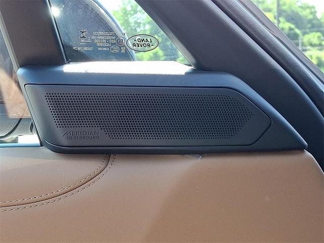 Photo of 2025 Fuji White Land Rover Range Rover