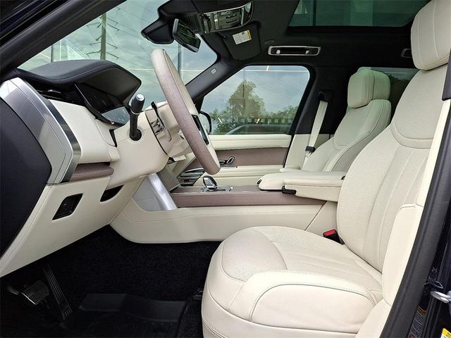 Photo of 2025 Constellation Blue In Gloss Finish Land Rover Range Rover