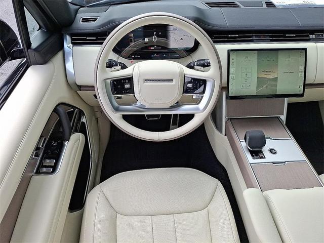 Photo of 2025 Constellation Blue In Gloss Finish Land Rover Range Rover
