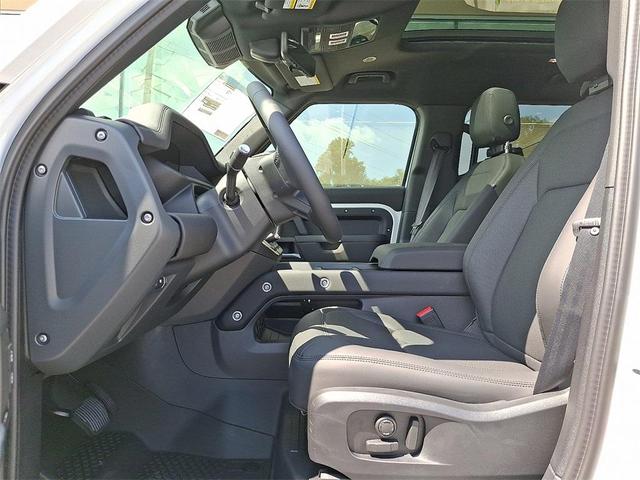 Photo of 2025 Fuji White Land Rover Defender