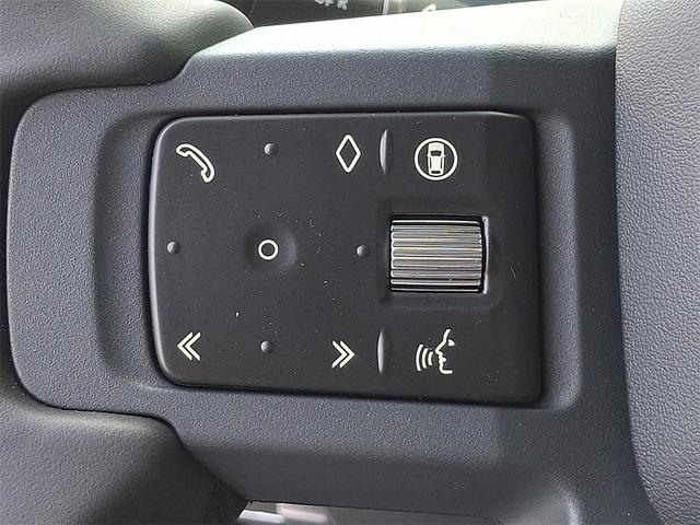 Photo of 2025 Fuji White Land Rover Defender