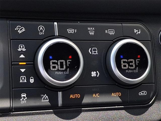 Photo of 2025 Fuji White Land Rover Defender