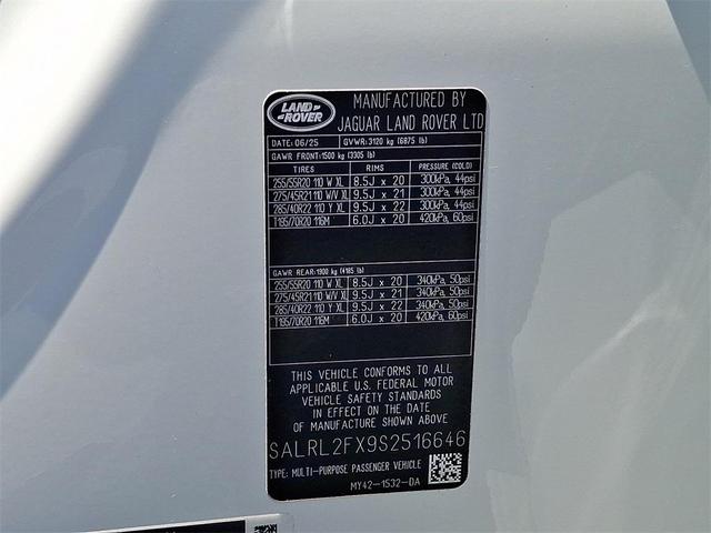 Photo of 2025 Fuji White Land Rover Discovery