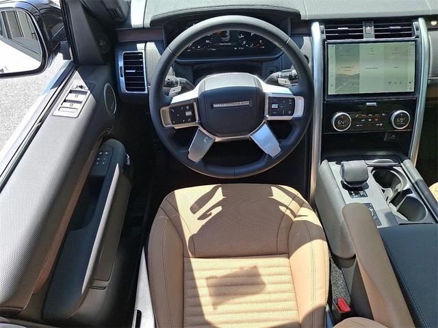 Photo of 2025 Fuji White Land Rover Discovery