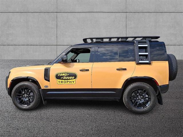 Photo of 2022 Santorini Black Land Rover Defender